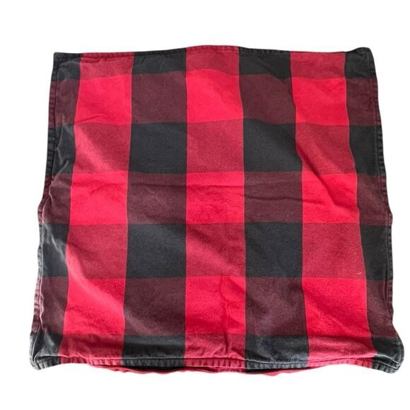 Pottery Barn Pillowcases - 24x24 Inches Set of 4 Buffalo Plaid - 100% Cotton - Picture 3 of 8